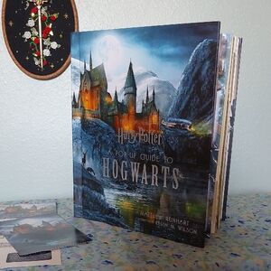 Harry Potter Pop-Up Guide to Hogwarts